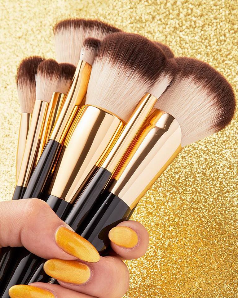 TIPOS DE BROCHAS DE MAQUILLAJE Y SU FUNCIÓN